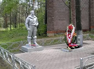 Большие памятники на могилу