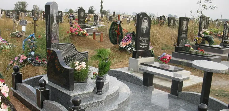 Угловые памятники