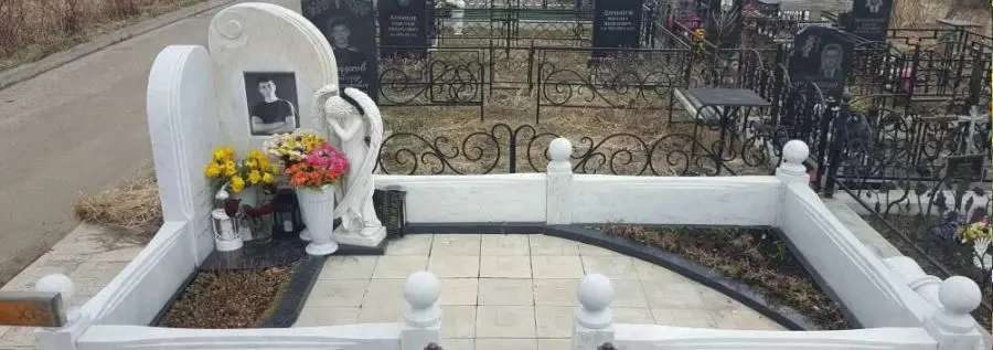 Угловые памятники